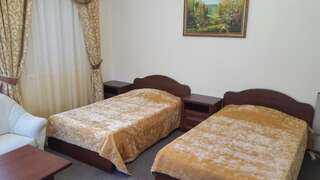 Гостиница Орион Домбай Улучшенный двухместный номер с 2 отдельными кроватями-6